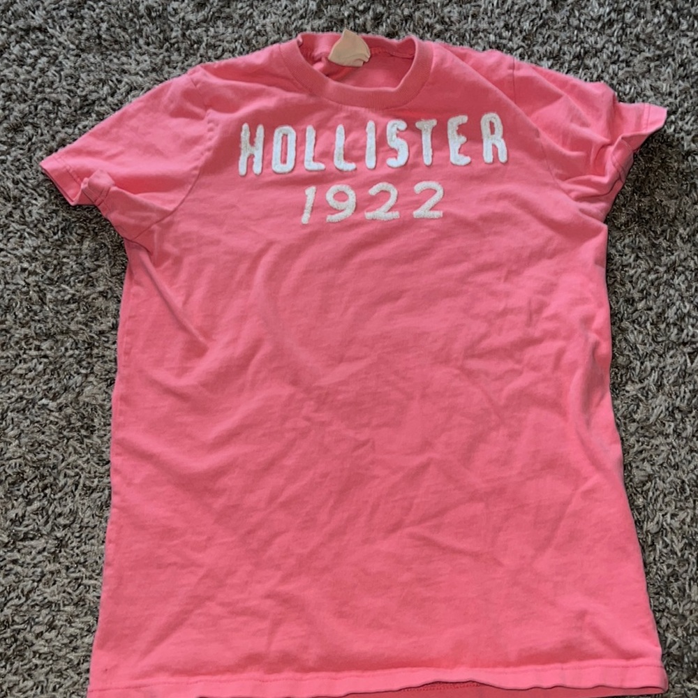 Coral Hollister t-shirt